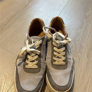 Vionic Gray and White Sneakers Minimalist Low-Top Design